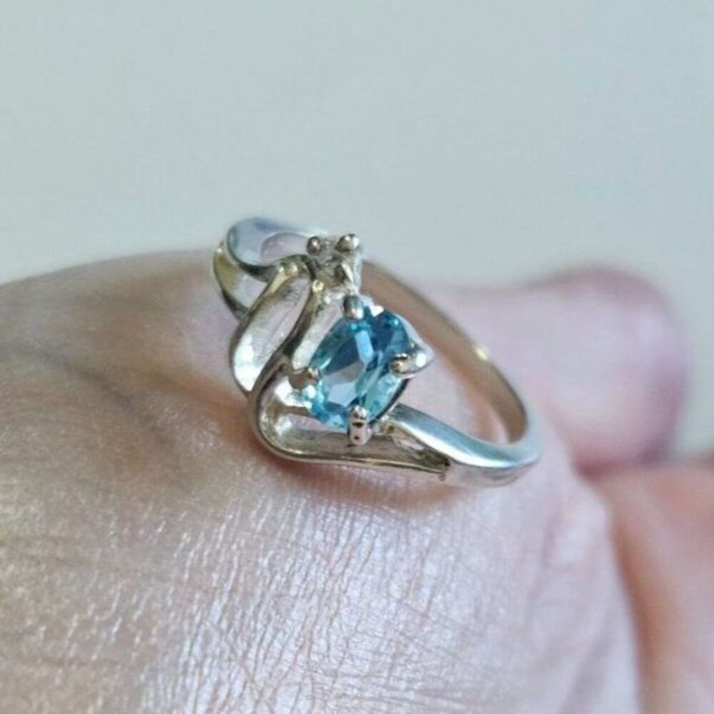 Sterling silver blue topaz ring size 6